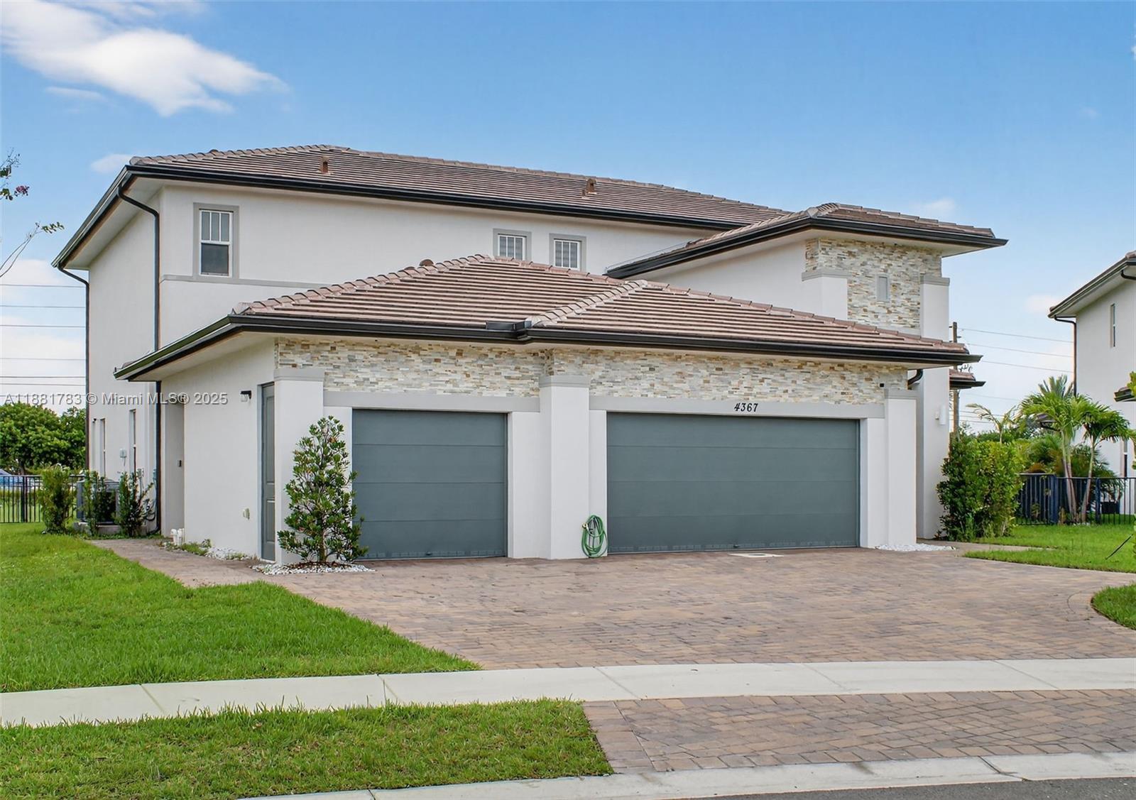 CRESCENT RIDGE - Residential