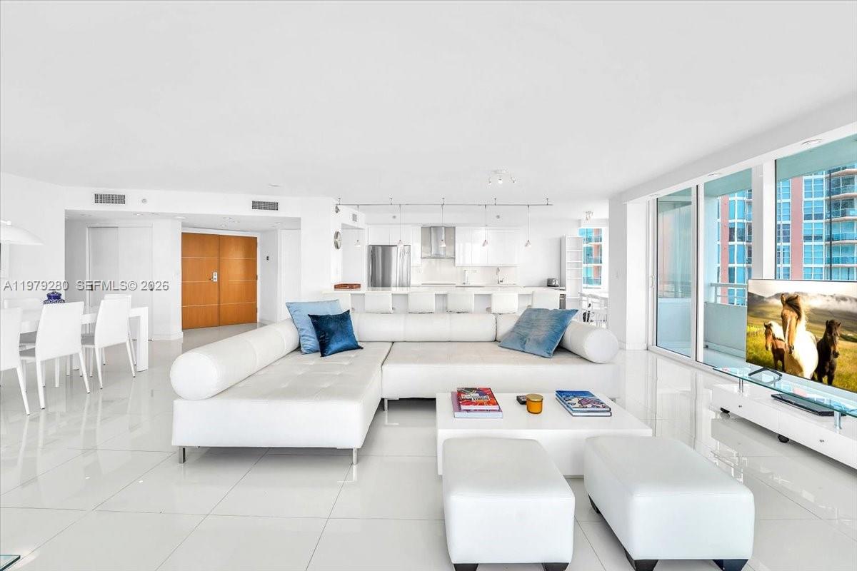 SOUTH POINTE TOWERS CONDO - Residential