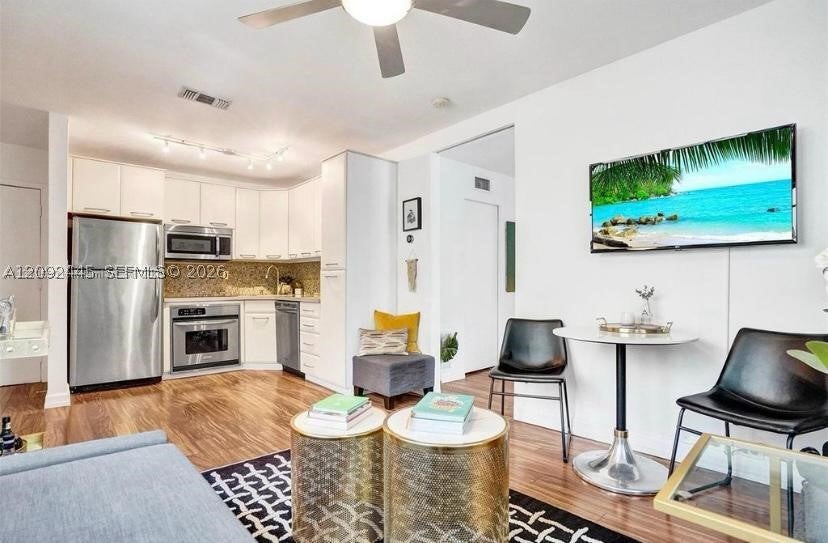 1337 Euclid Ave 206