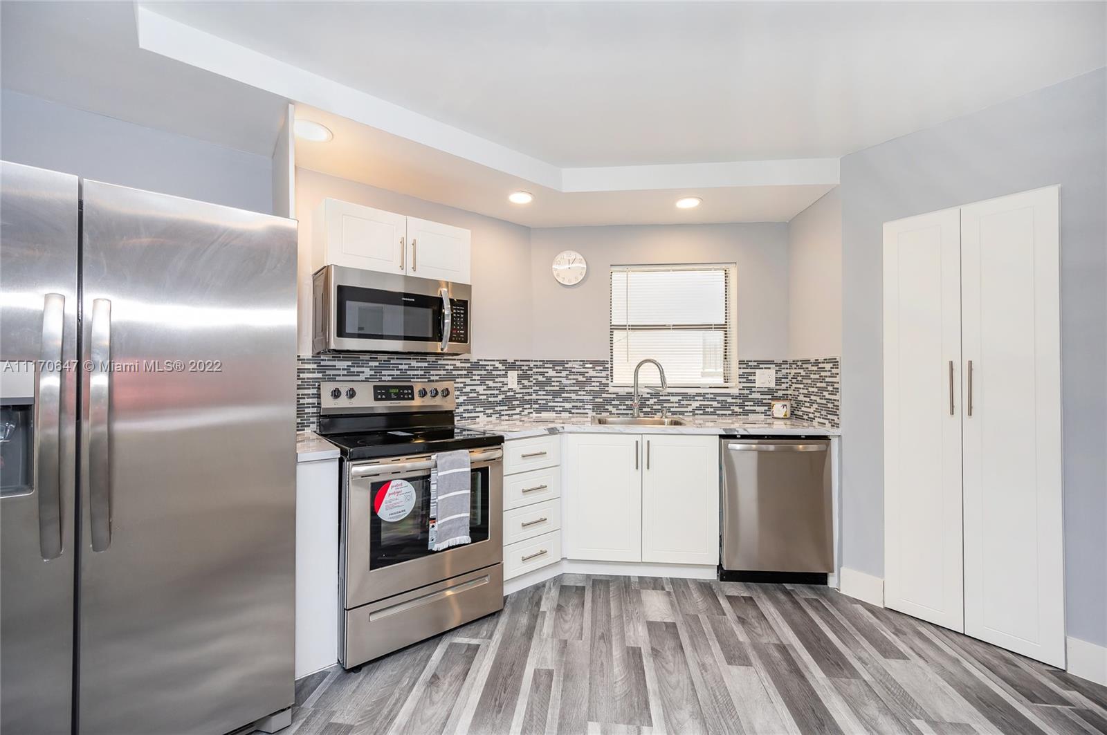 PLANTATION CLUB B CONDO - Residential