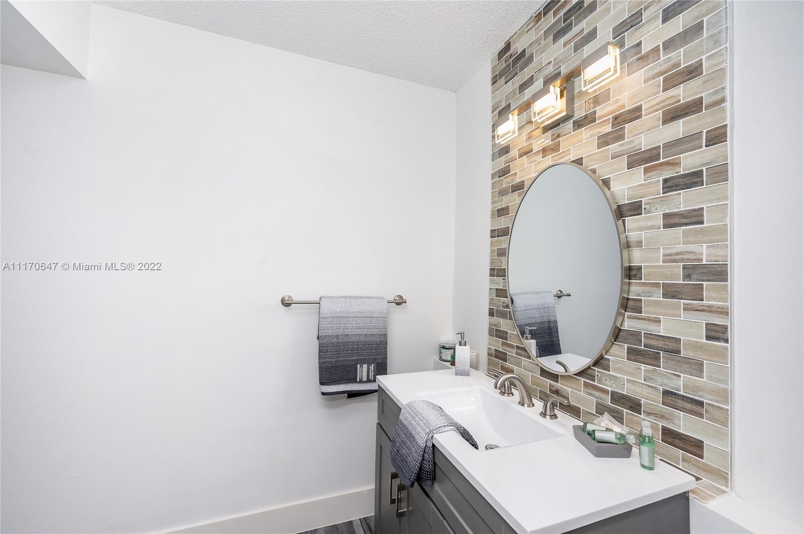 PLANTATION CLUB B CONDO - Residential