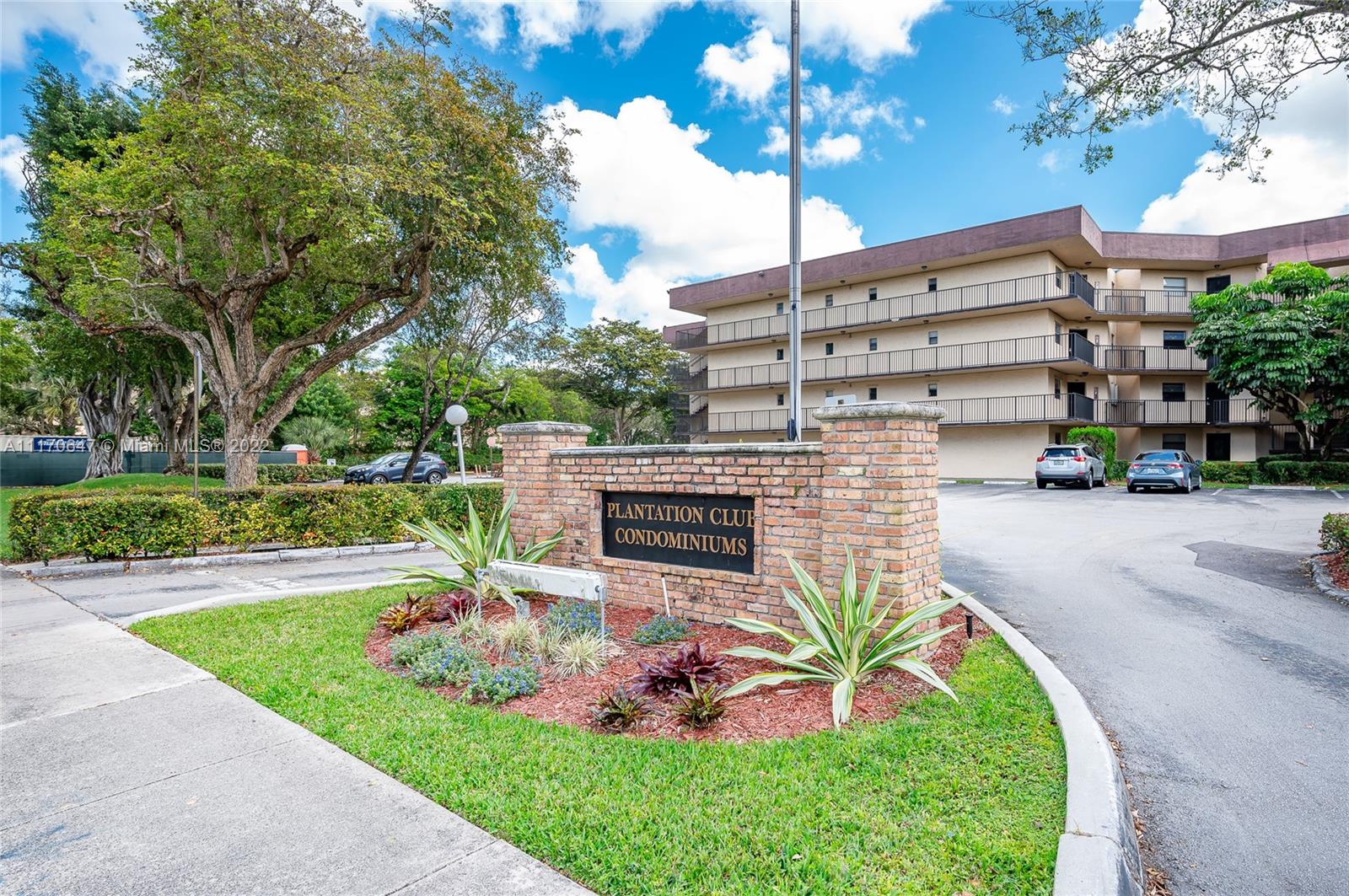 PLANTATION CLUB B CONDO - Residential