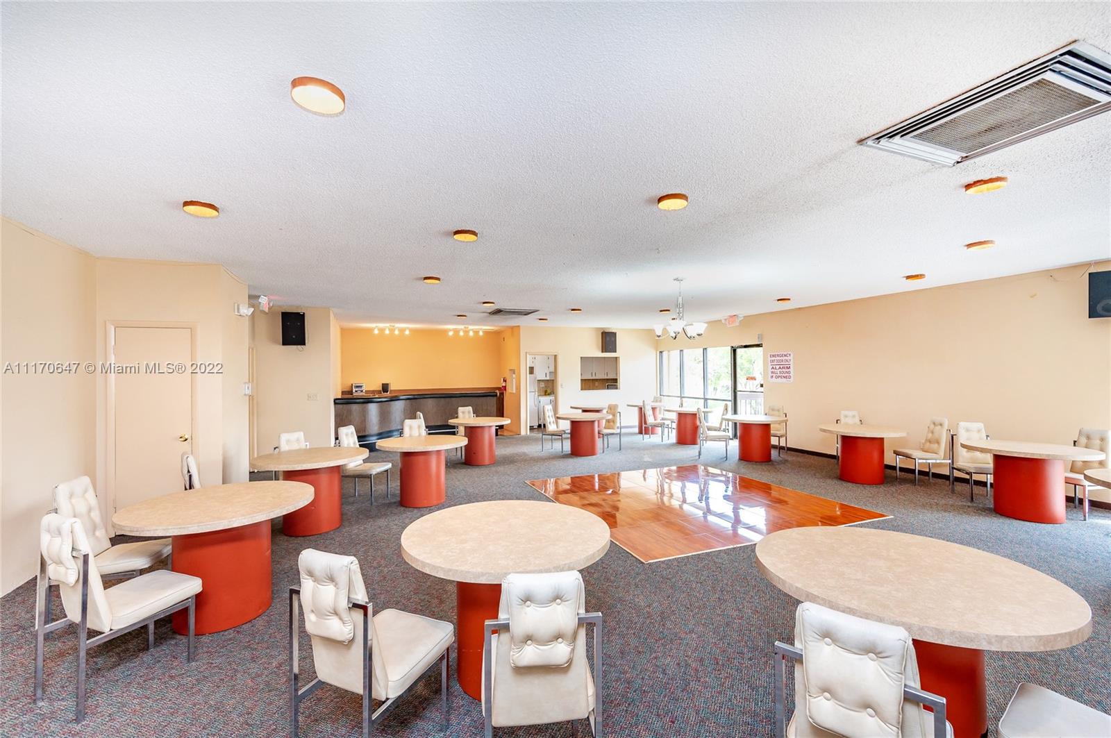 PLANTATION CLUB B CONDO - Residential