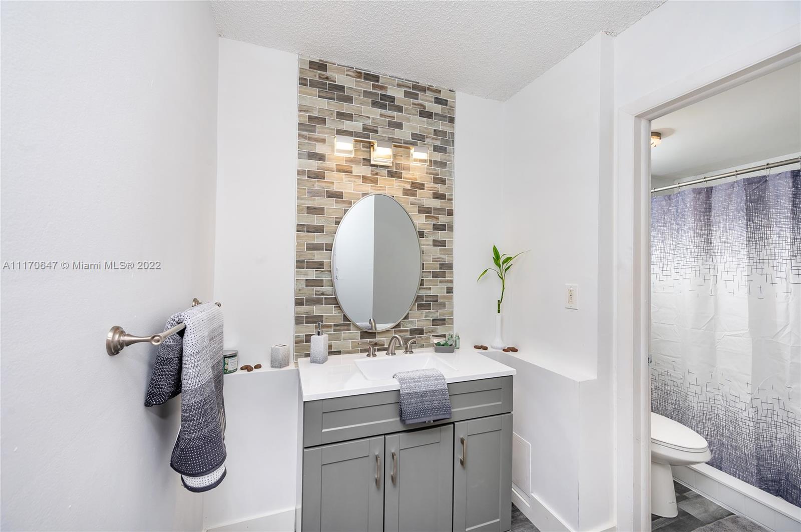 PLANTATION CLUB B CONDO - Residential