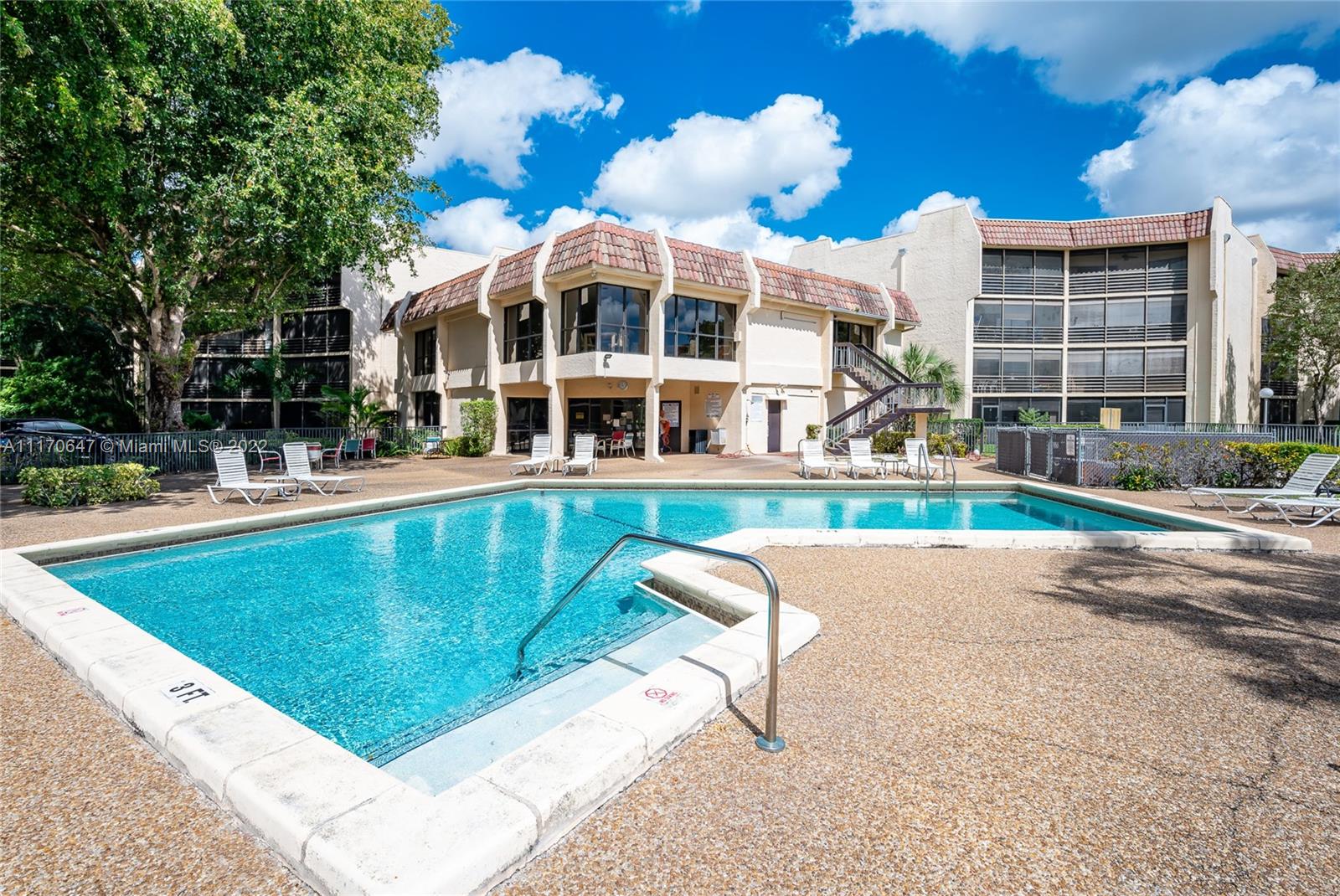 PLANTATION CLUB B CONDO - Residential