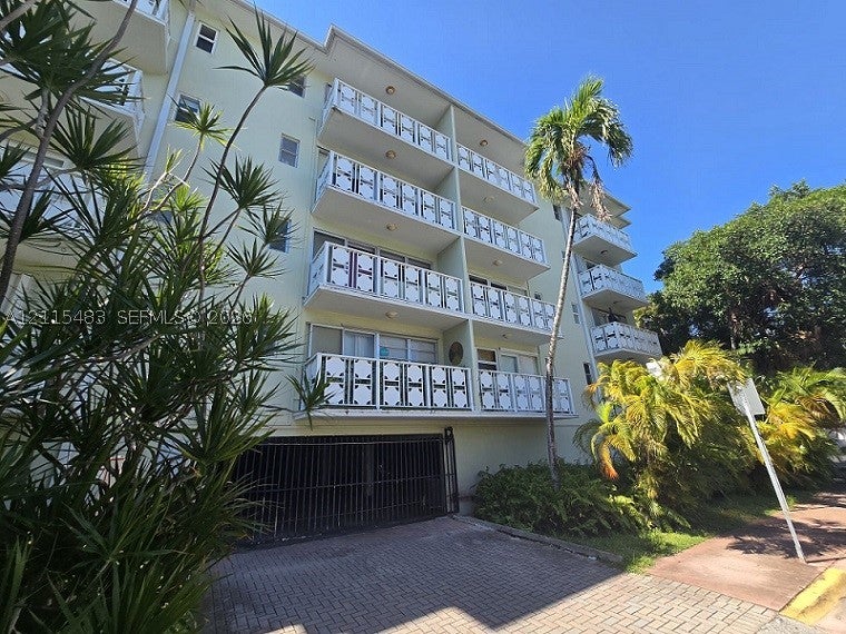 1498 Jefferson Ave 208