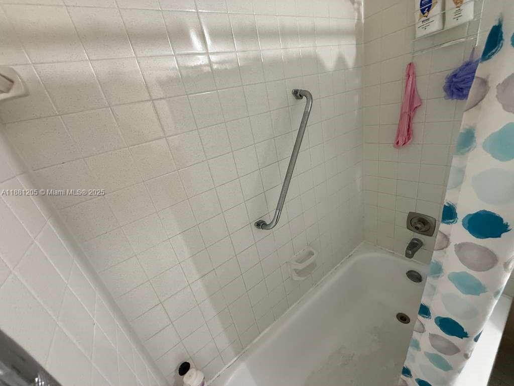 HAMPTON COURT CONDO - Residential