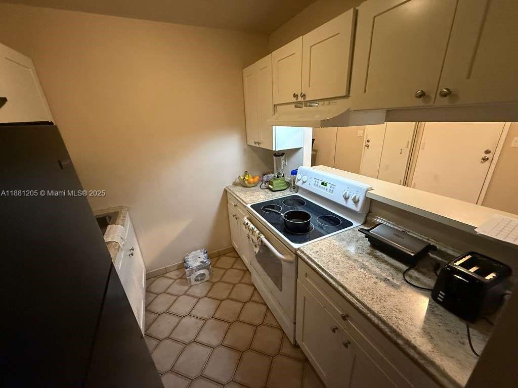 HAMPTON COURT CONDO - Residential