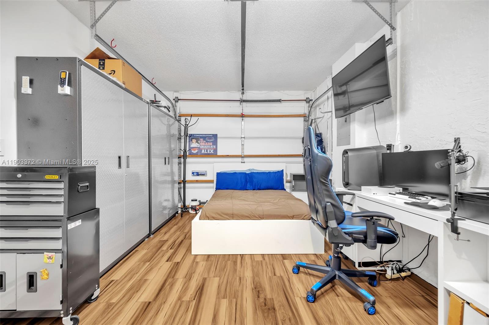 HILLSBORO COUNTRY CLUB - Residential