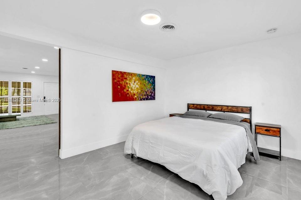 FLAMINGO MANORS - Residential Lease