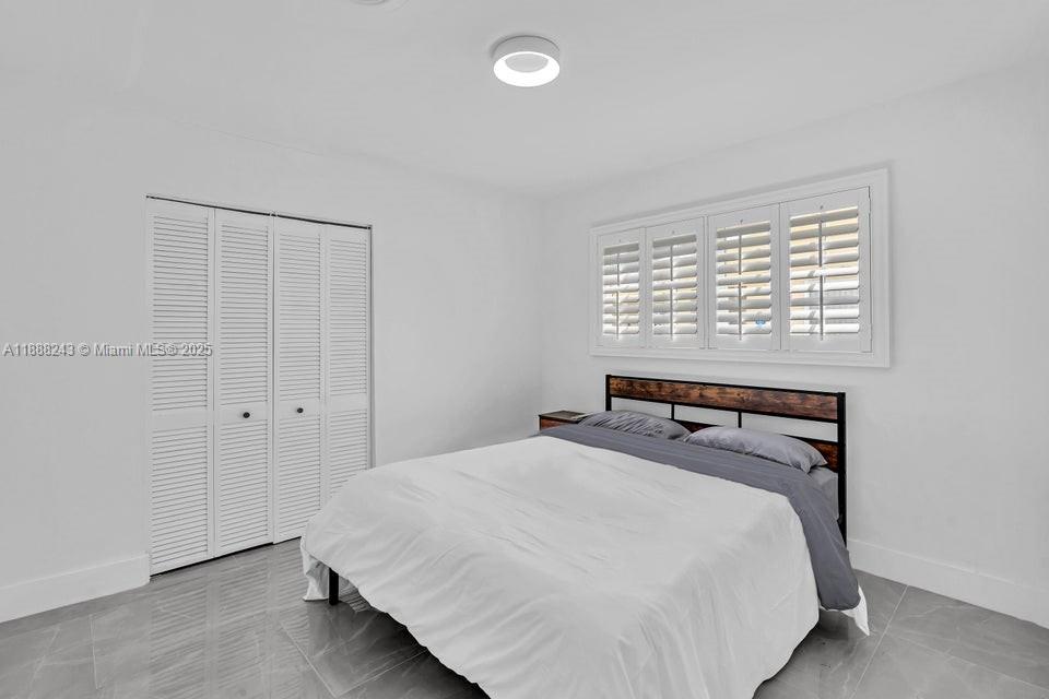 FLAMINGO MANORS - Residential Lease