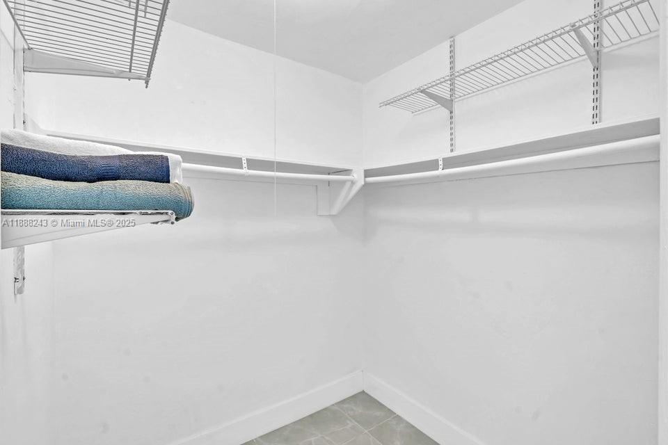 FLAMINGO MANORS - Residential Lease