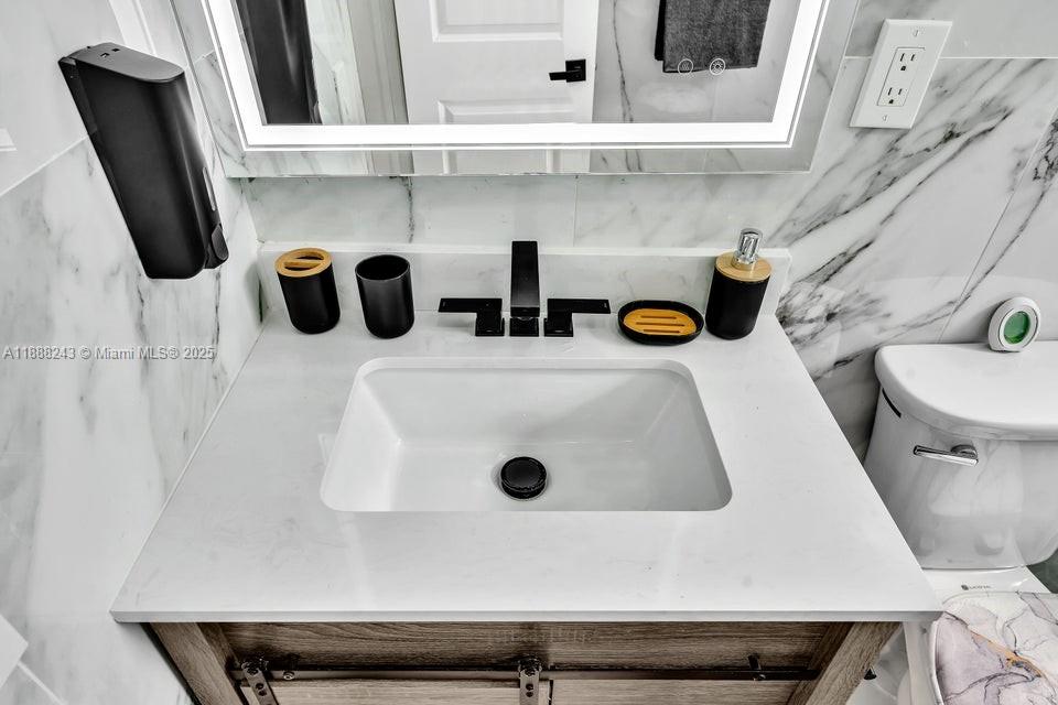 FLAMINGO MANORS - Residential Lease