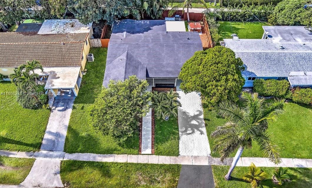 FLAMINGO MANORS - Residential Lease