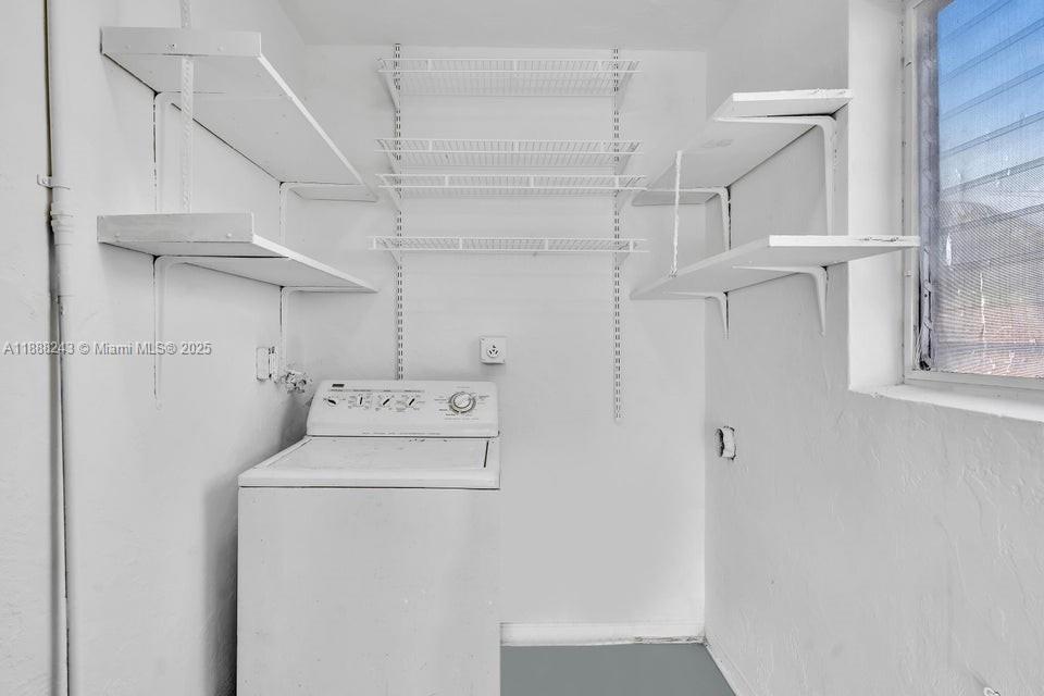 FLAMINGO MANORS - Residential Lease