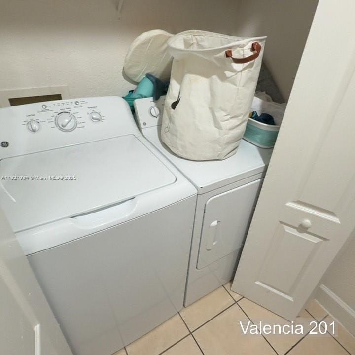 VALENCIA CONDO - Residential