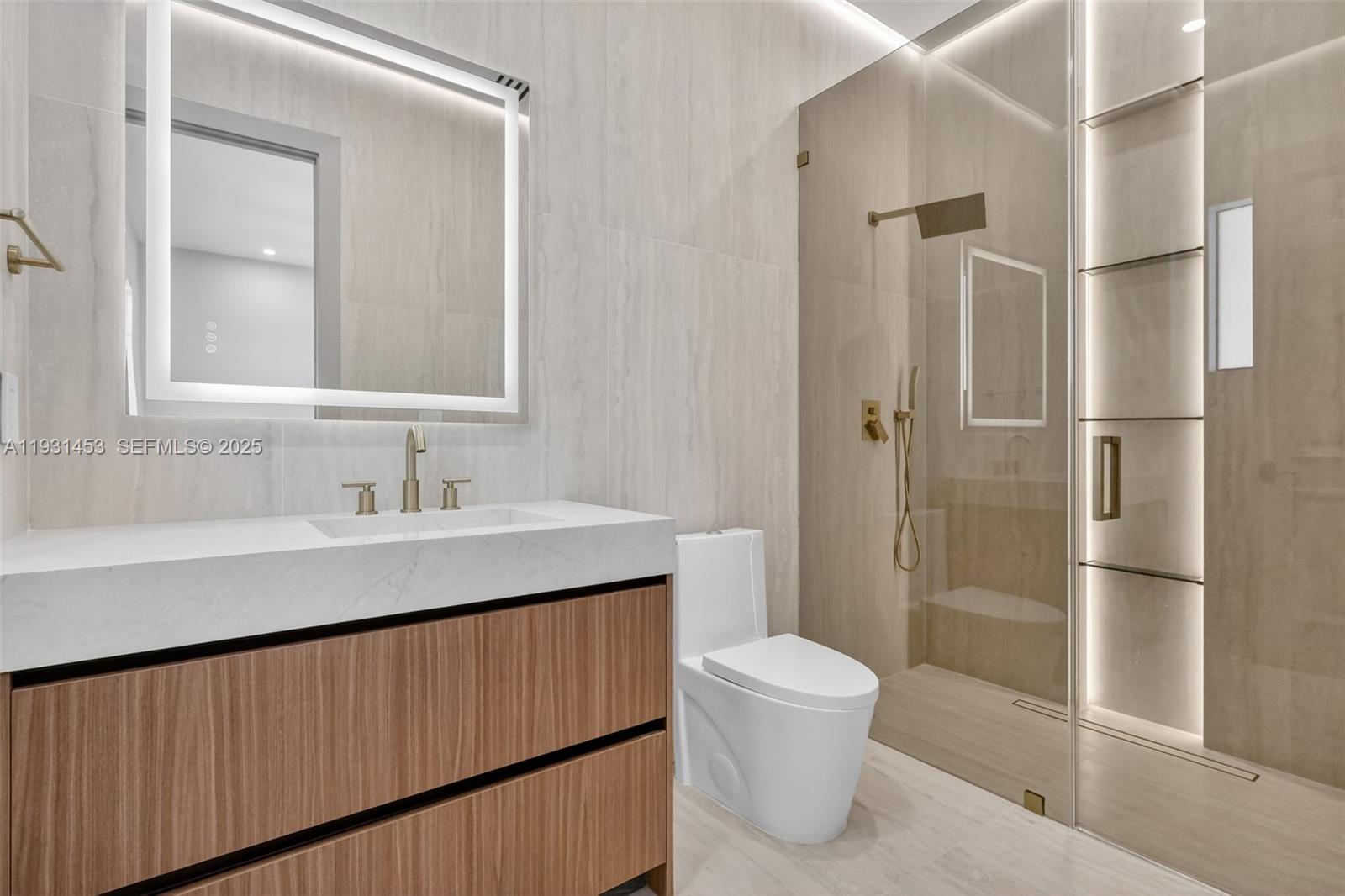 VISTA LAKES - Residential