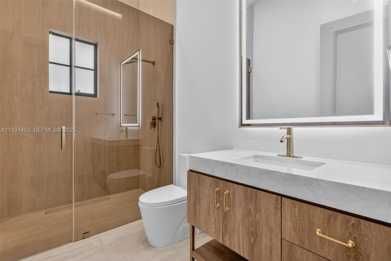 VISTA LAKES - Residential