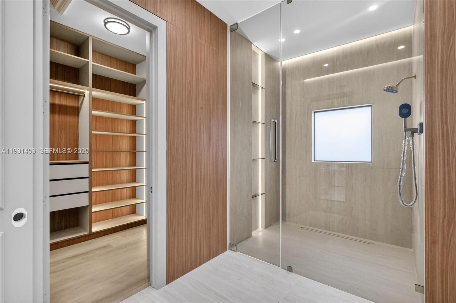 VISTA LAKES - Residential