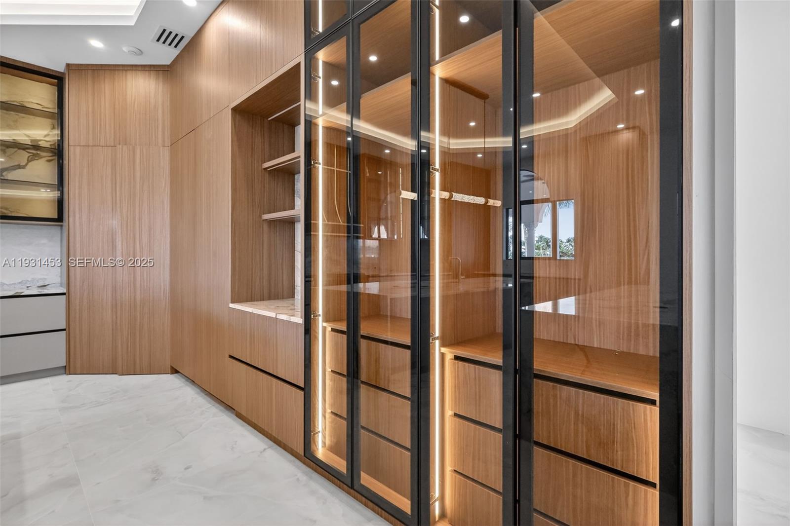 VISTA LAKES - Residential