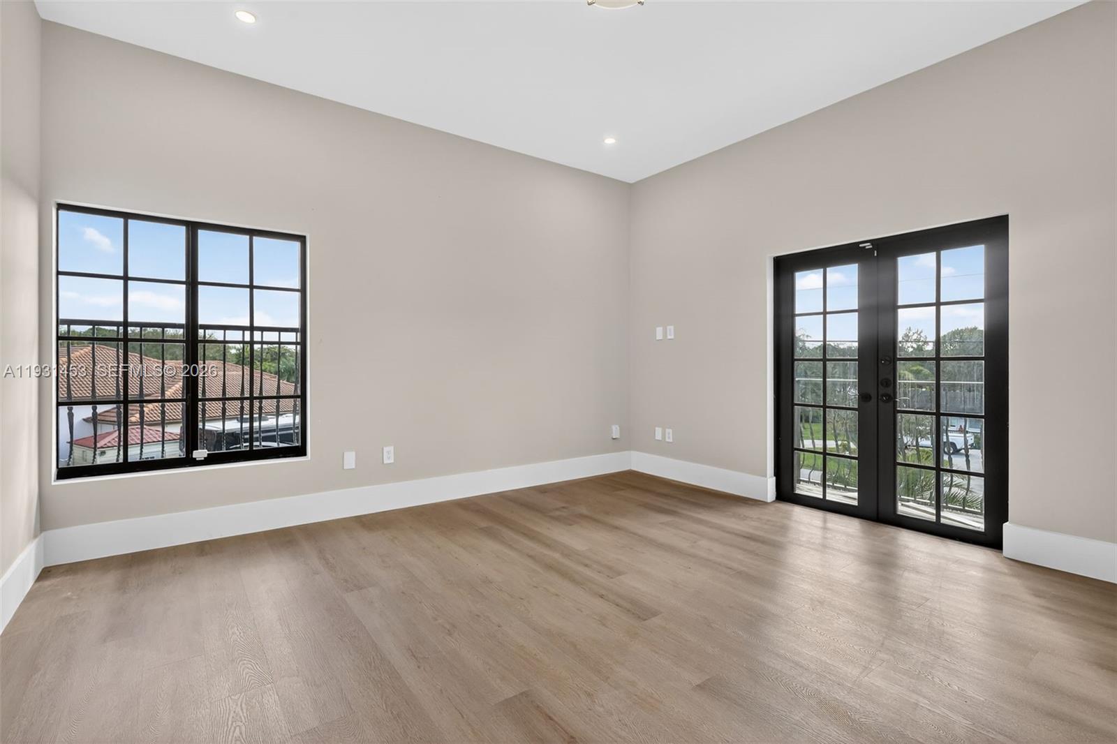 VISTA LAKES - Residential