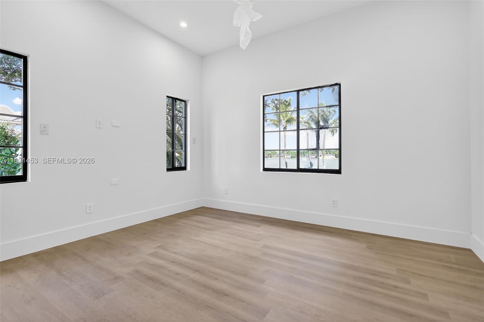 VISTA LAKES - Residential