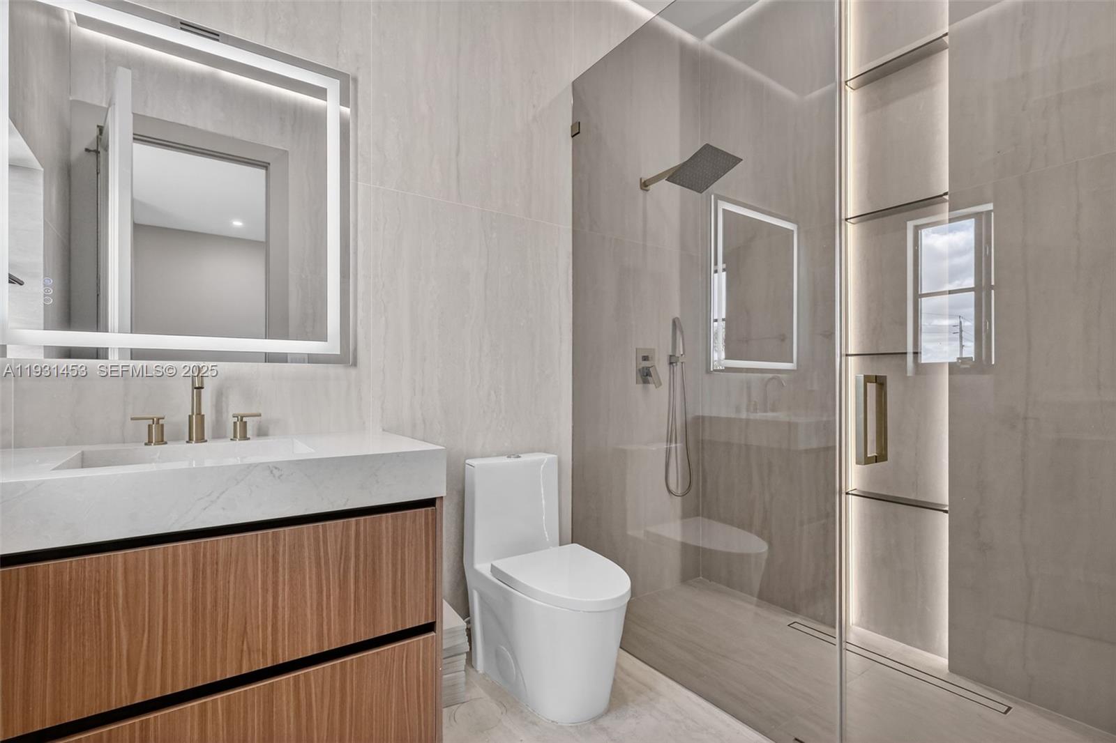 VISTA LAKES - Residential