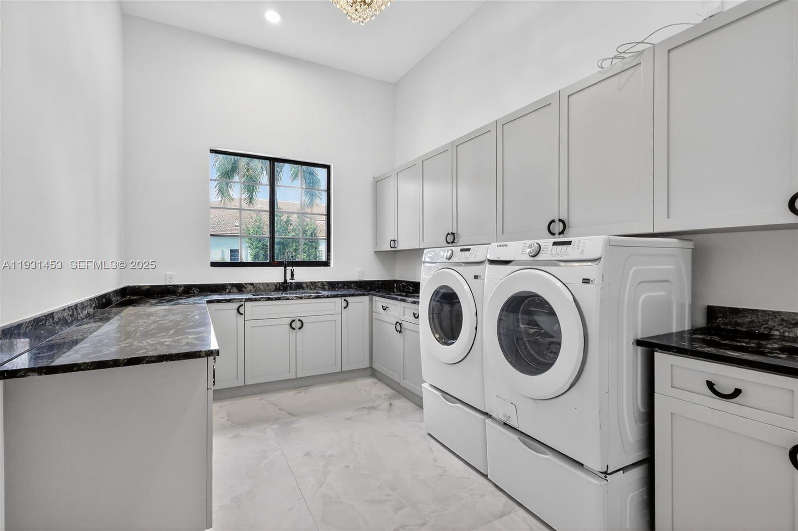 VISTA LAKES - Residential