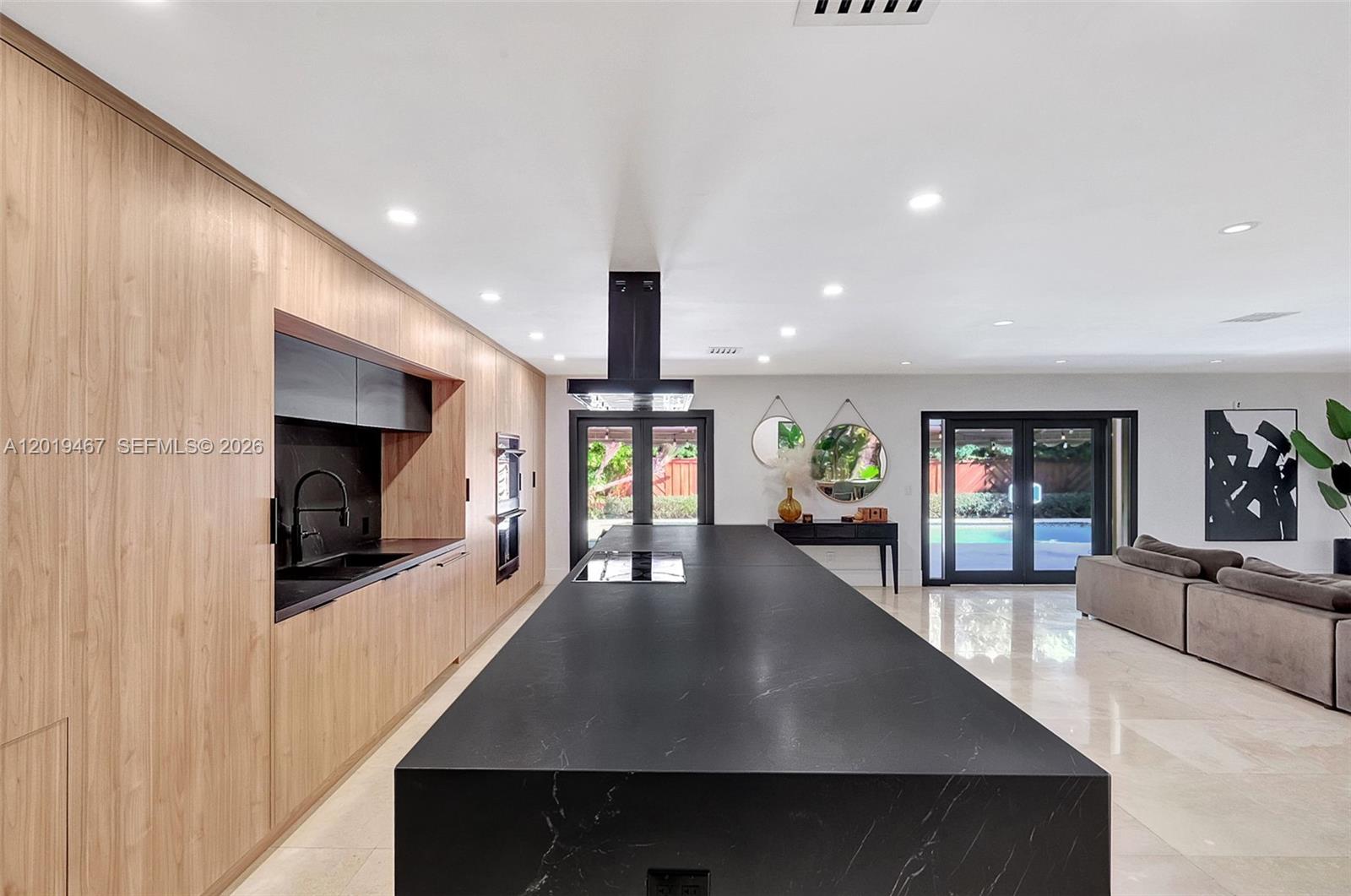 7711 Miami View Dr