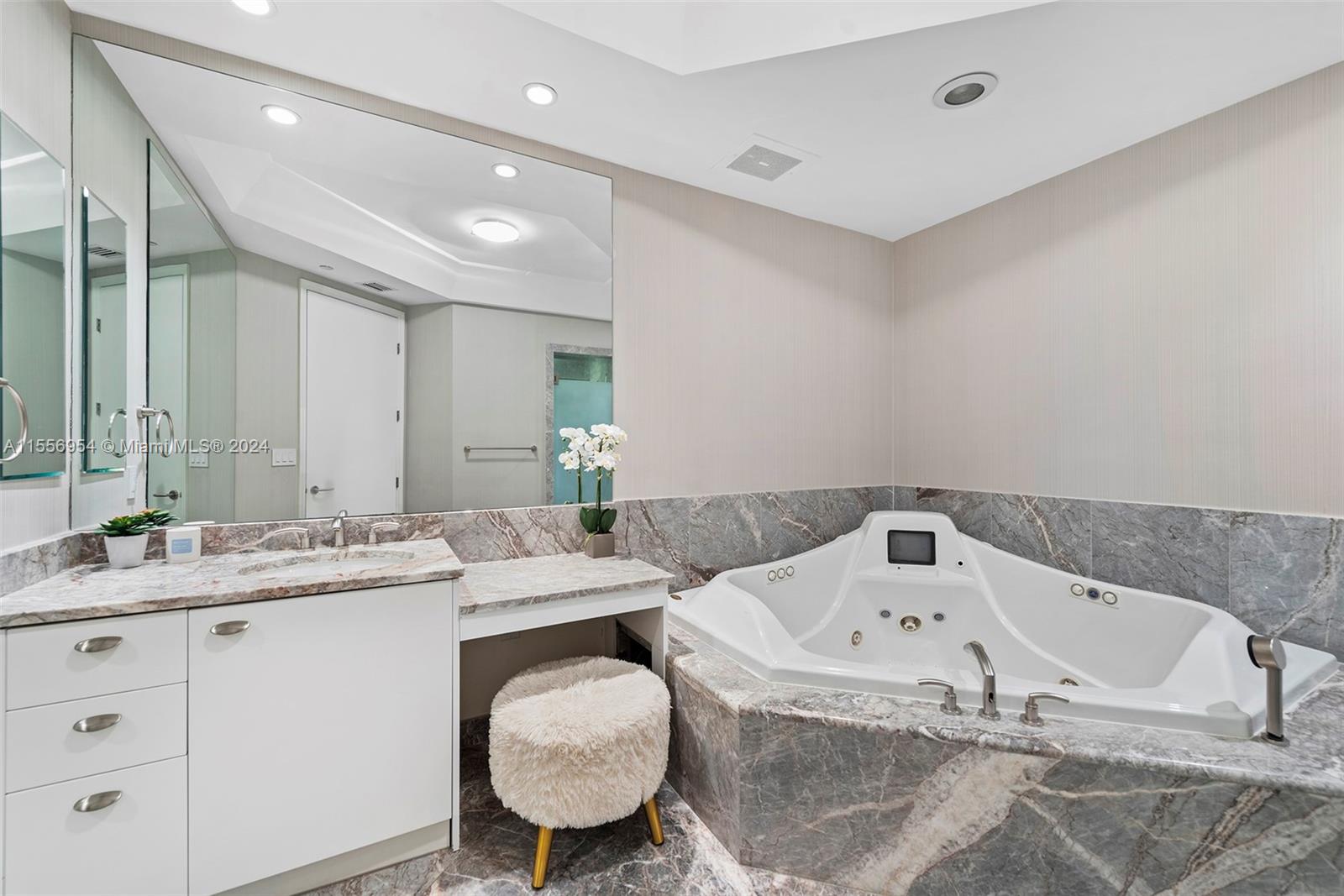 TURNBERRY OCEAN COLONY - Residential