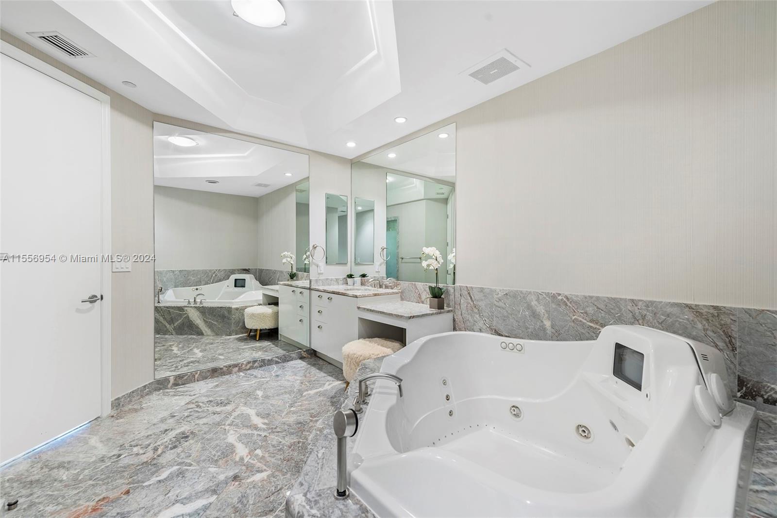 TURNBERRY OCEAN COLONY - Residential