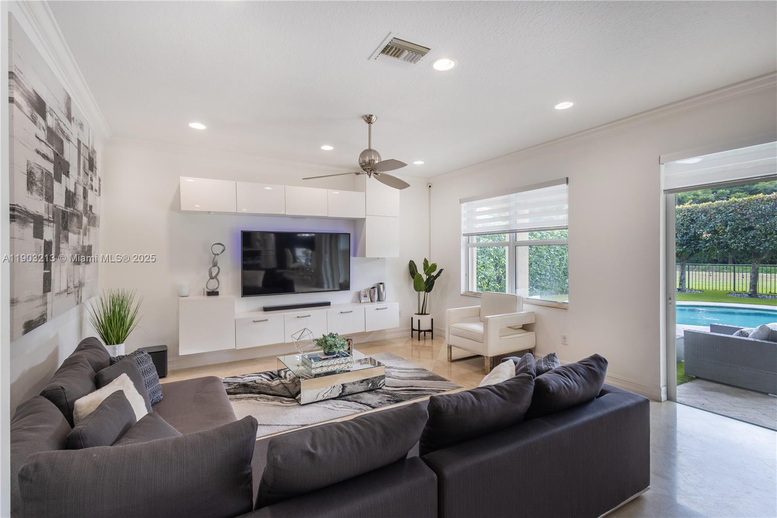 TRAILS AT CANYON 2 - Residential Lease