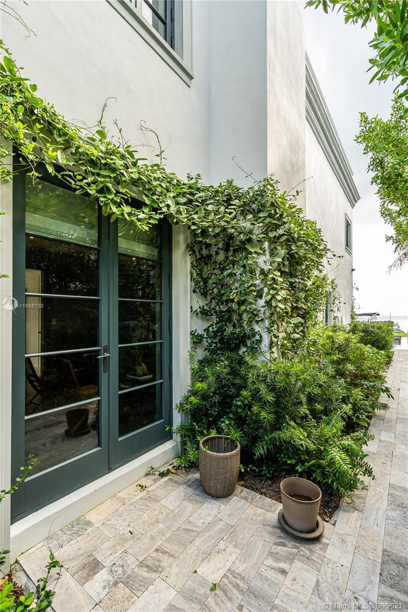 MASHTA ISLAND A REPLAT OF - Residential