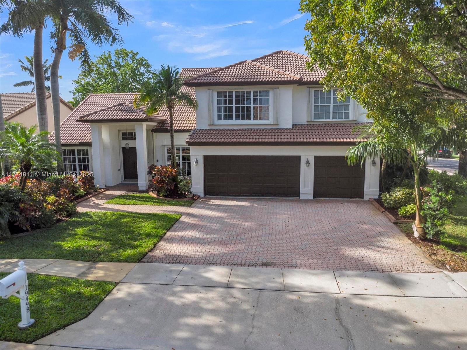 Property for Sale at 19498 Nw 14th St, Pembroke Pines, Miami-Dade County, Florida - Bedrooms: 5 
Bathrooms: 3  - $899,000