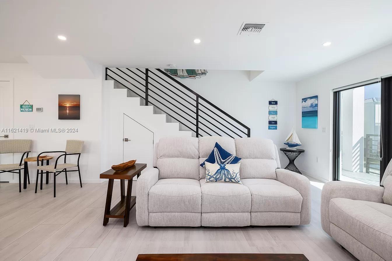 KEY LARGO OCEAN RESORT CO - Residential Lease