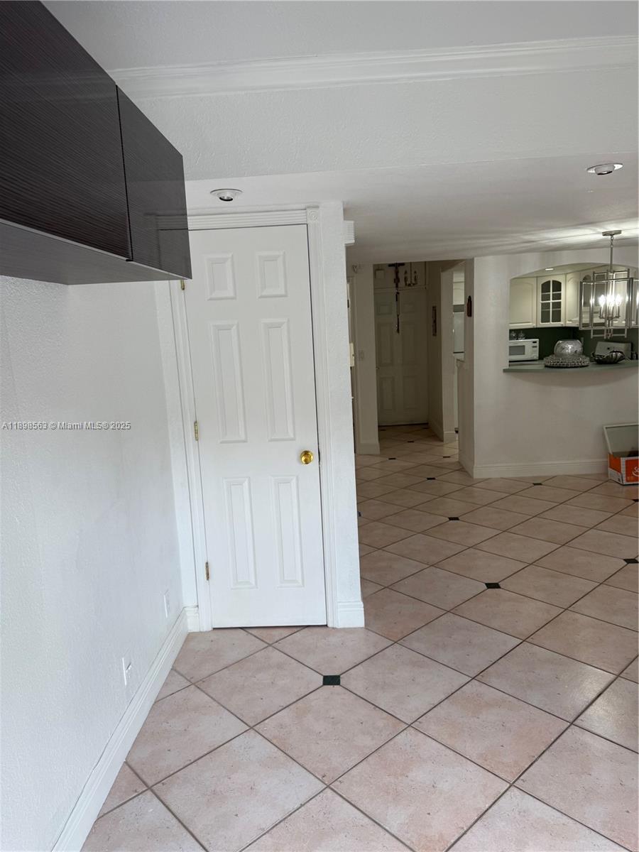 VILLAS OF PINECREST CONDO - Residential Lease