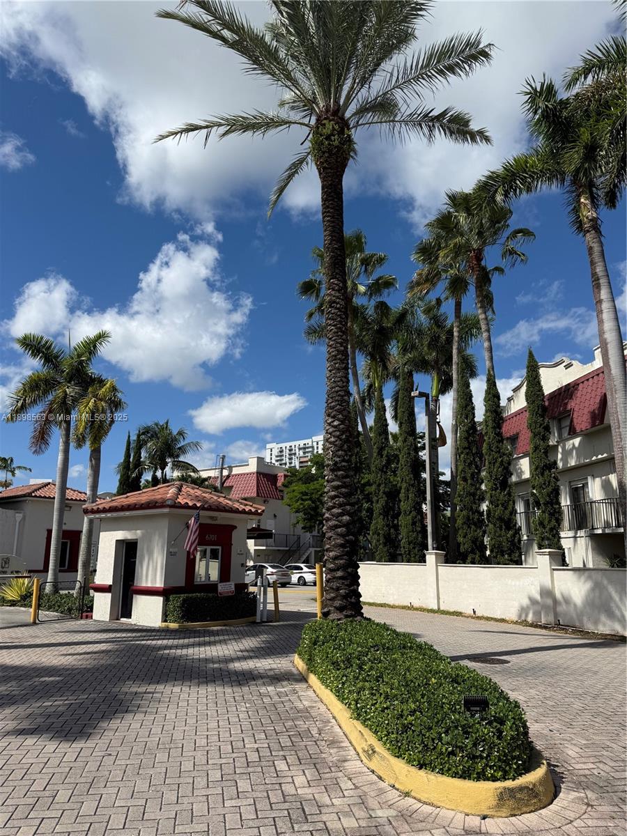 VILLAS OF PINECREST CONDO - Residential Lease