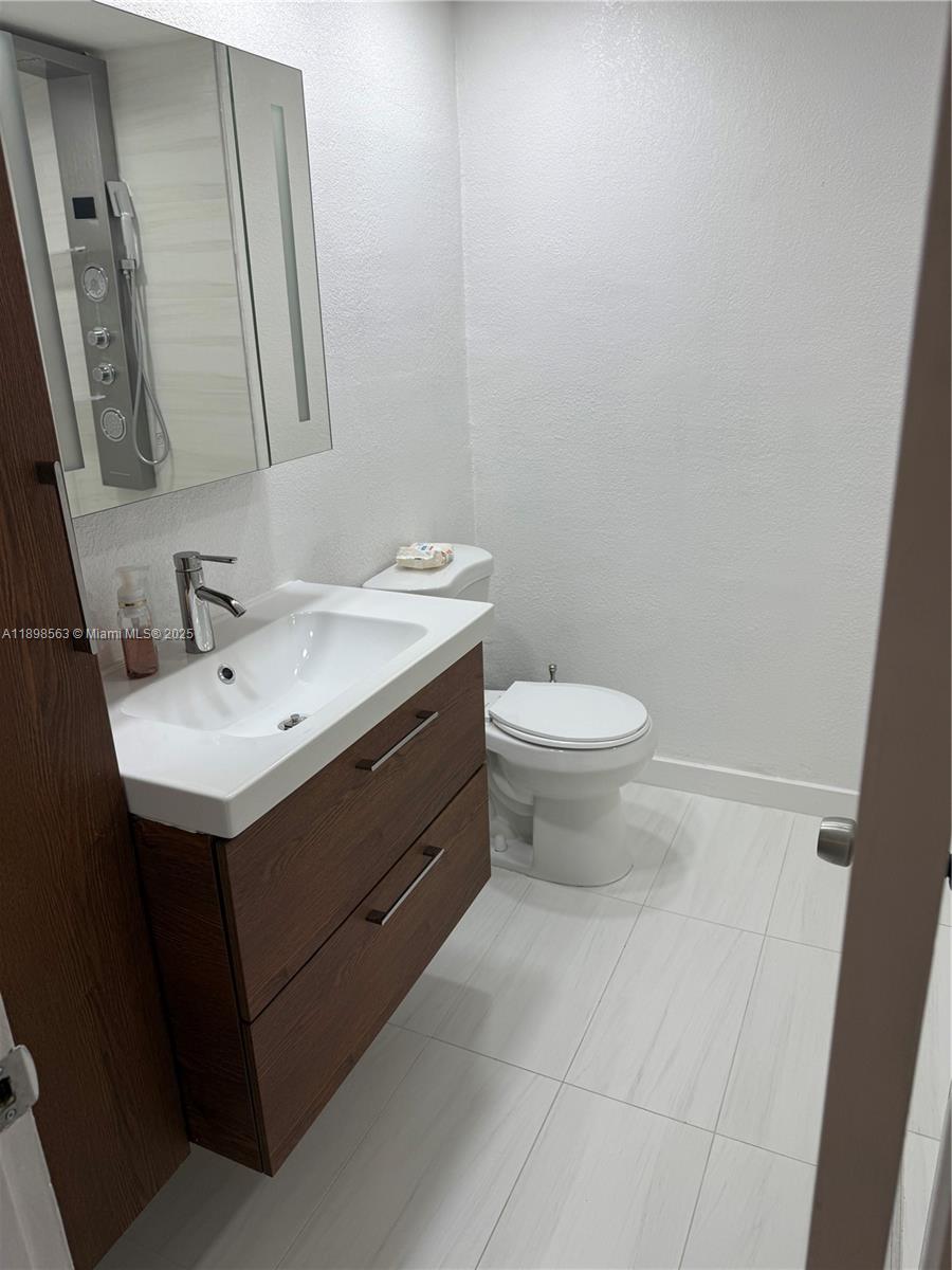 VILLAS OF PINECREST CONDO - Residential Lease