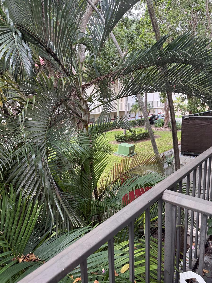 VILLAS OF PINECREST CONDO - Residential Lease