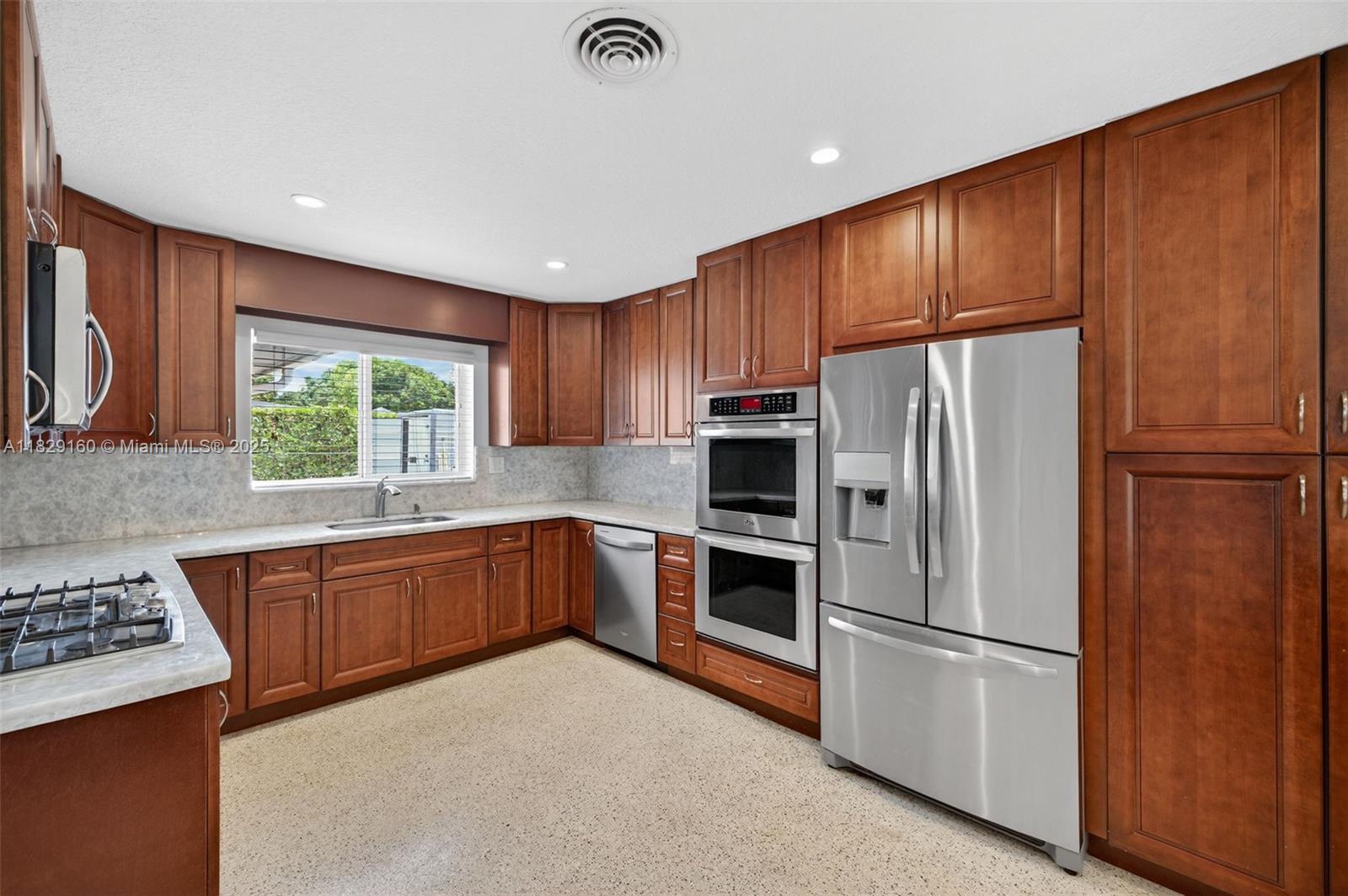 6201 SW 3rd St, Plantation, FL, 33317/$825,000 3 6201 SW 3rd St