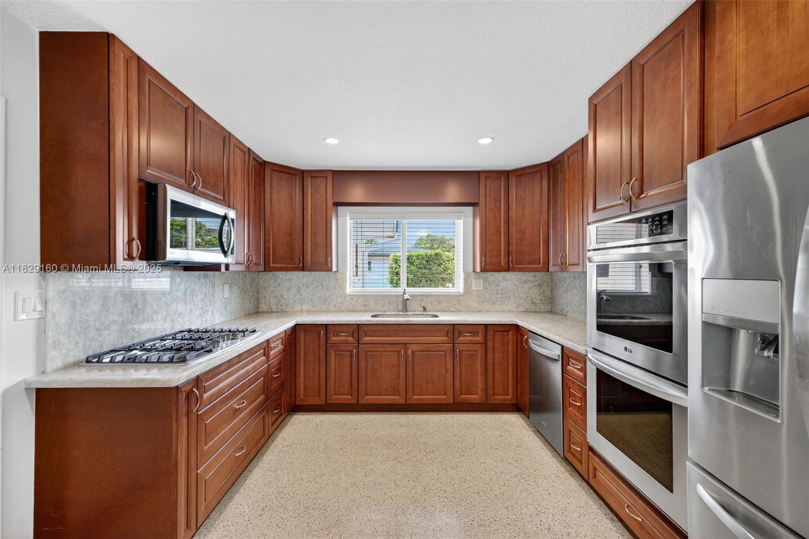 6201 SW 3rd St, Plantation, FL, 33317/$825,000 2 6201 SW 3rd St