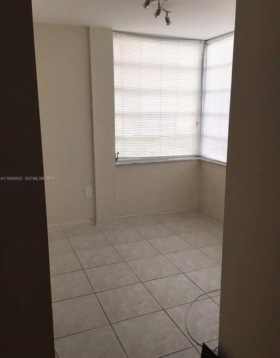 CARIBBEAN BREEZE CONDO - Residential