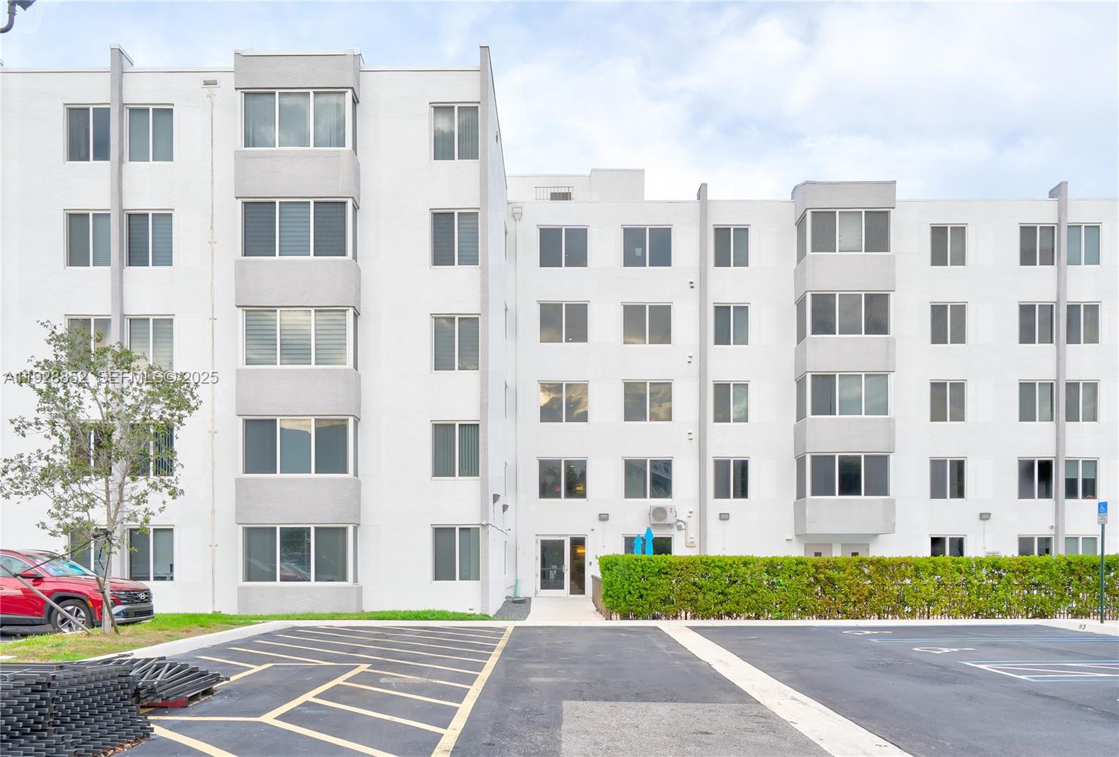 CARIBBEAN BREEZE CONDO - Residential