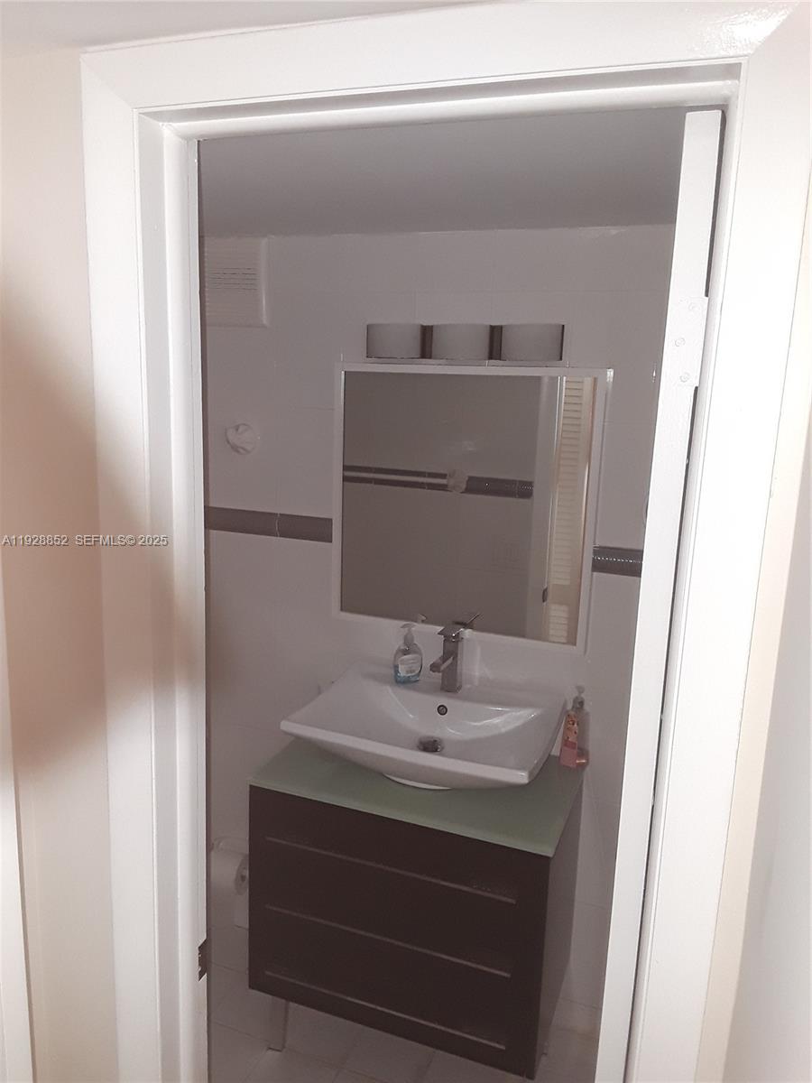 CARIBBEAN BREEZE CONDO - Residential