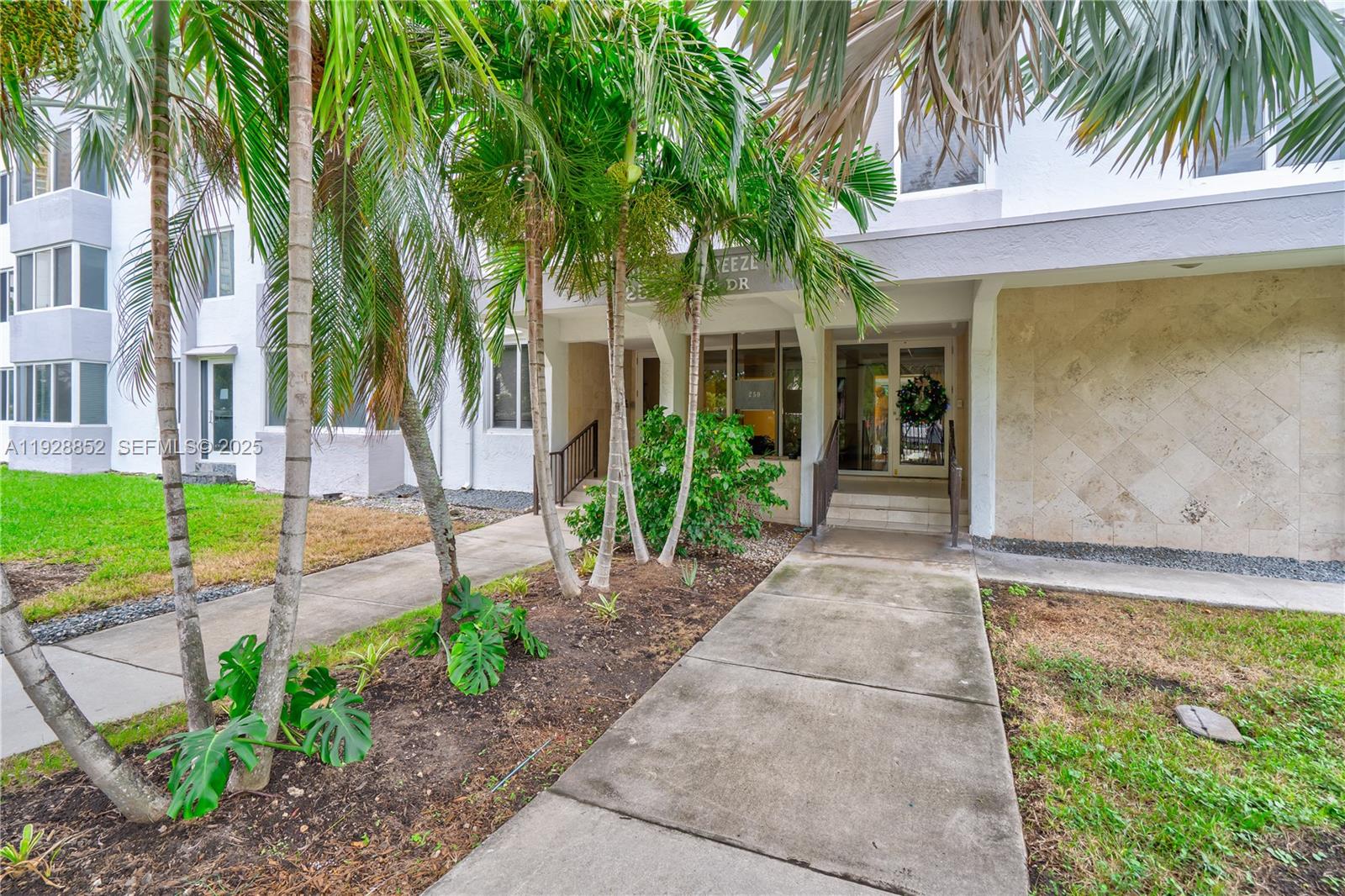 CARIBBEAN BREEZE CONDO - Residential