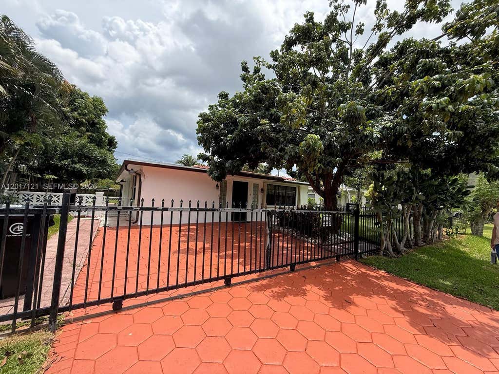 Photo of 2650 SW 13th Ave, Fort Lauderdale, FL 33315 (MLS # A12017121)