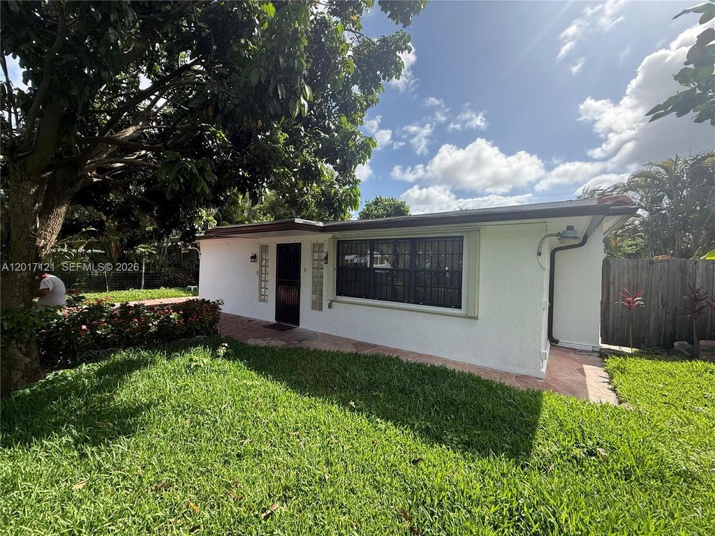 Photo of 2650 SW 13th Ave, Fort Lauderdale, FL 33315 (MLS # A12017121)