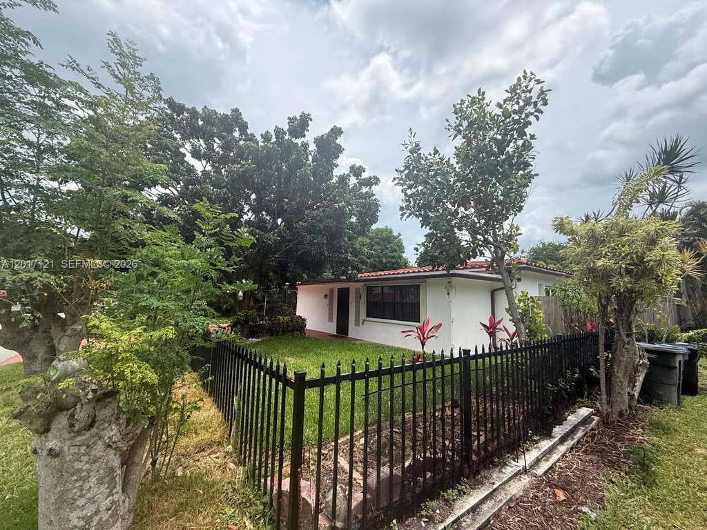 Photo of 2650 SW 13th Ave, Fort Lauderdale, FL 33315 (MLS # A12017121)