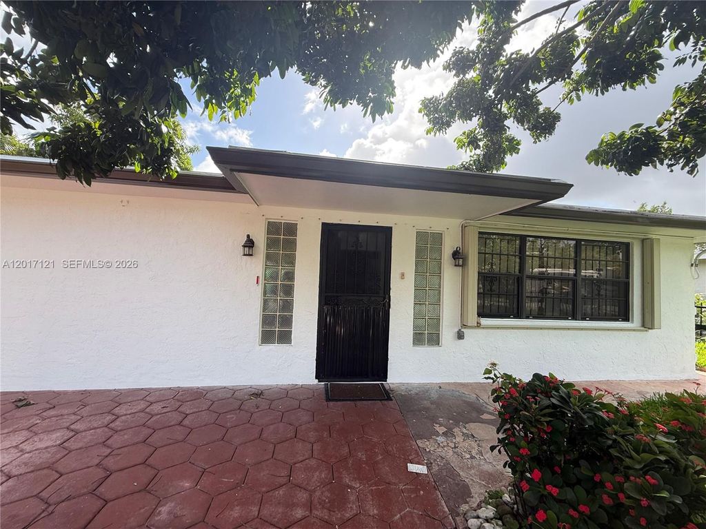 Photo of 2650 SW 13th Ave, Fort Lauderdale, FL 33315 (MLS # A12017121)