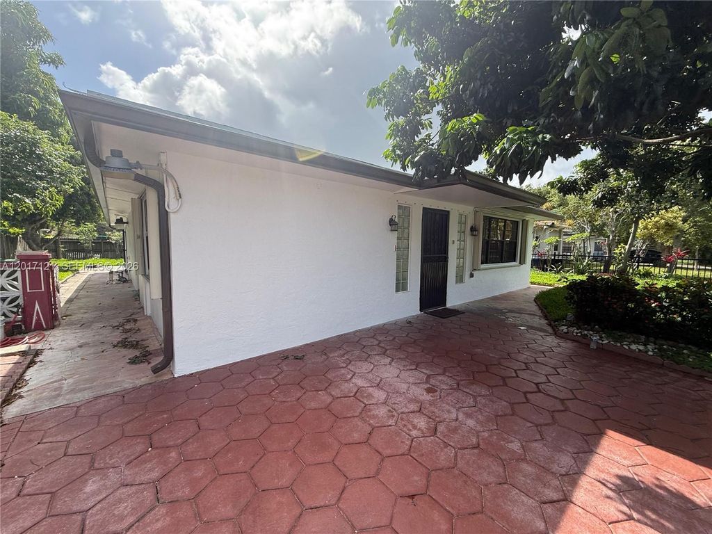 Photo of 2650 SW 13th Ave, Fort Lauderdale, FL 33315 (MLS # A12017121)